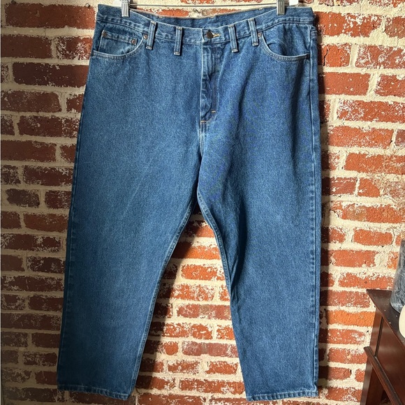 Wrangler dark wash relaxed fit jeans - Picture 4 of 8